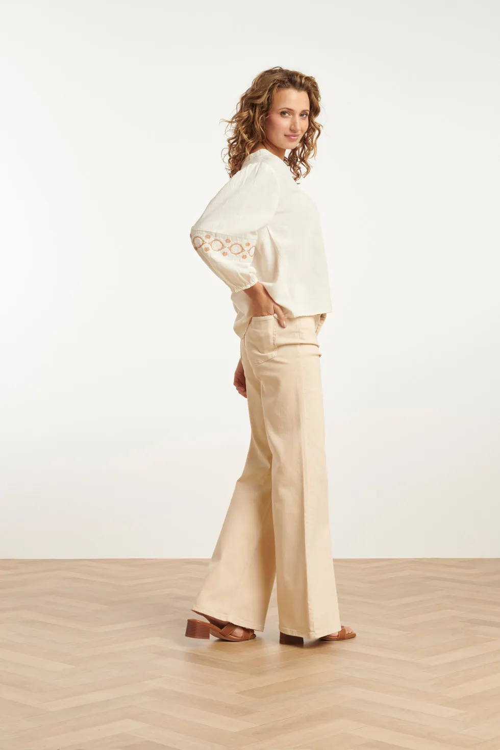 25206  Flared Jeans | sand
