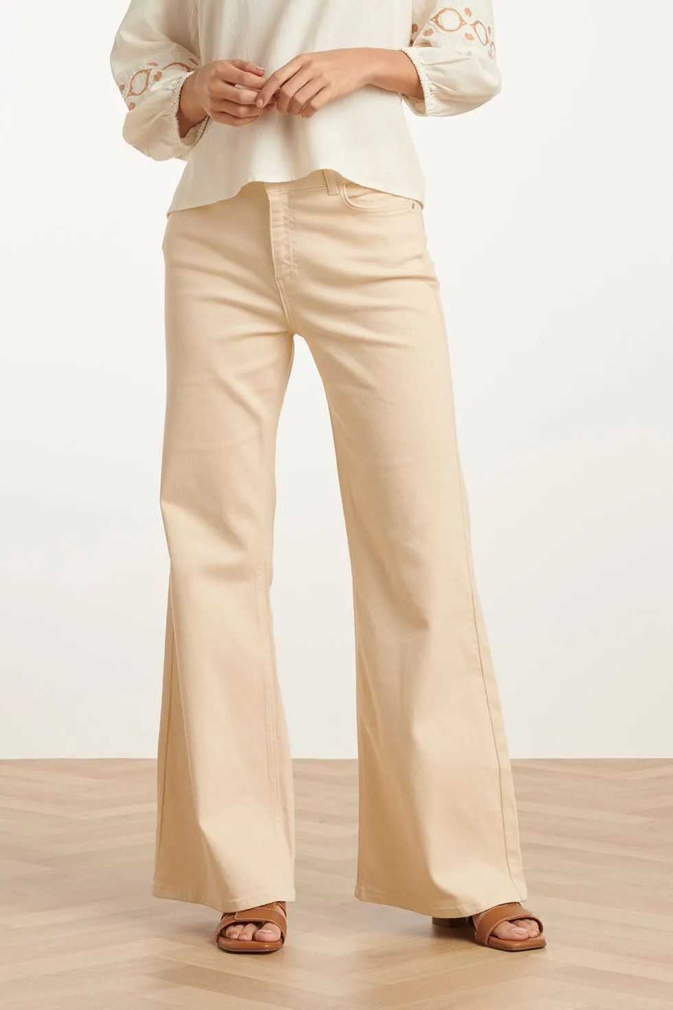 25206  Flared Jeans | sand
