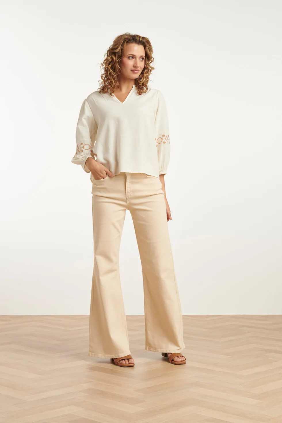 25206  Flared Jeans | sand